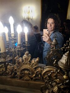 foto espejo y candelabro del salón interior del palacio del Duque de Gandía